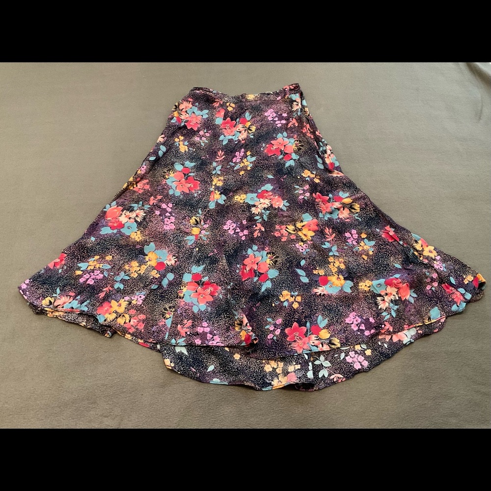 Vintage floral flowy skirt